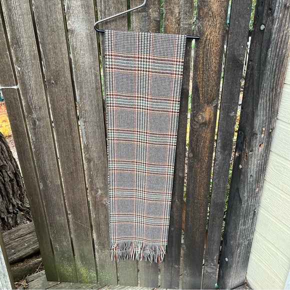 Men’s Glen Plaid Woven Fringed Scarf - Picture 8 of 12